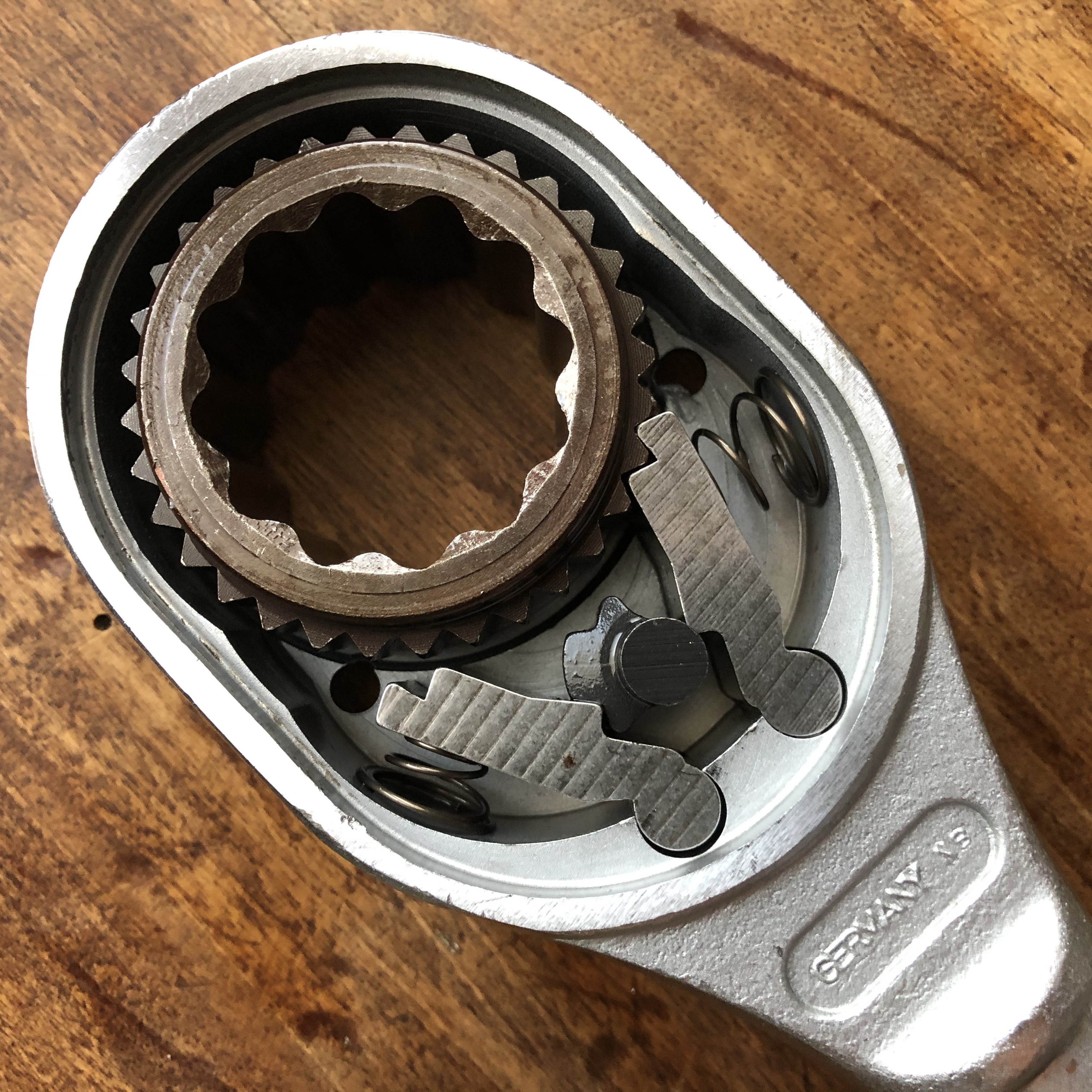A photo of an old ratchet wrench